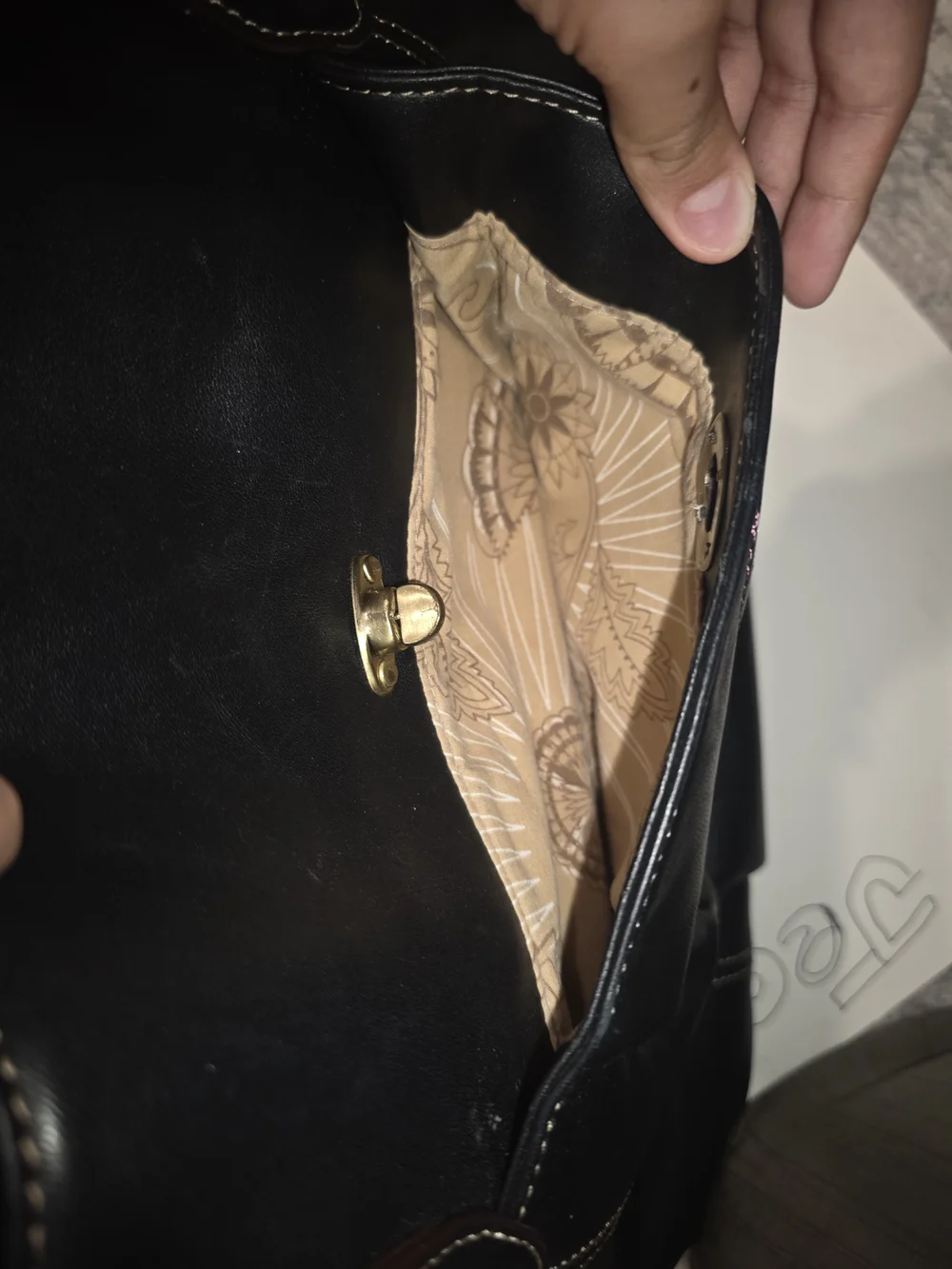 Franklin Covey High-quality Black Leather Tote Bag with Turn-Lock Detail